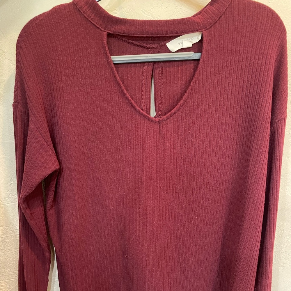 Key hole, tie up back sweater - maroon